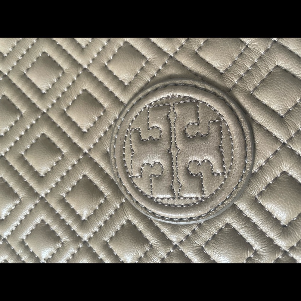 Tory Burch quilted crossbody/shoulder bag - Picture 5 of 9